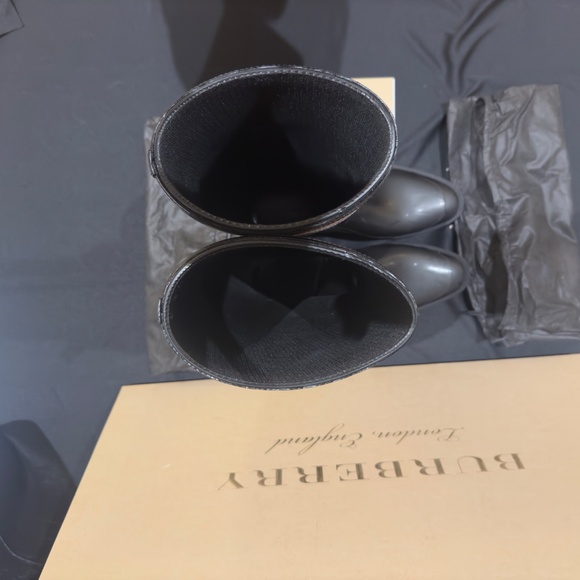Burberry Boots - Picture 5 of 9